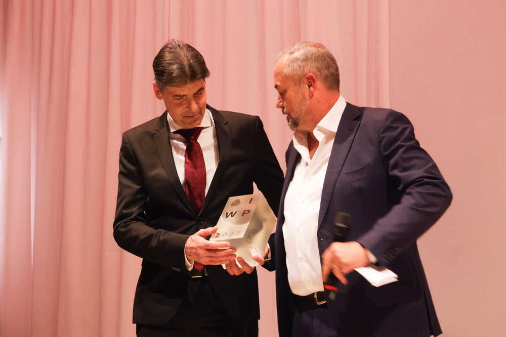 sudwolle-group-award.jpg